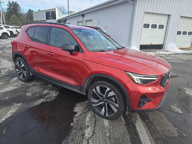 2023 Volvo XC40 B5 Plus Dark Theme