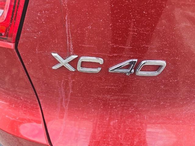 2023 Volvo XC40 B5 Plus Dark Theme