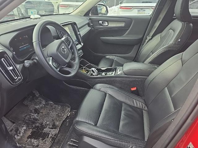 2023 Volvo XC40 B5 Plus Dark Theme