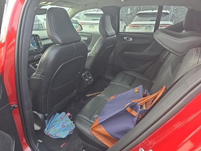 2023 Volvo XC40 B5 Plus Dark Theme