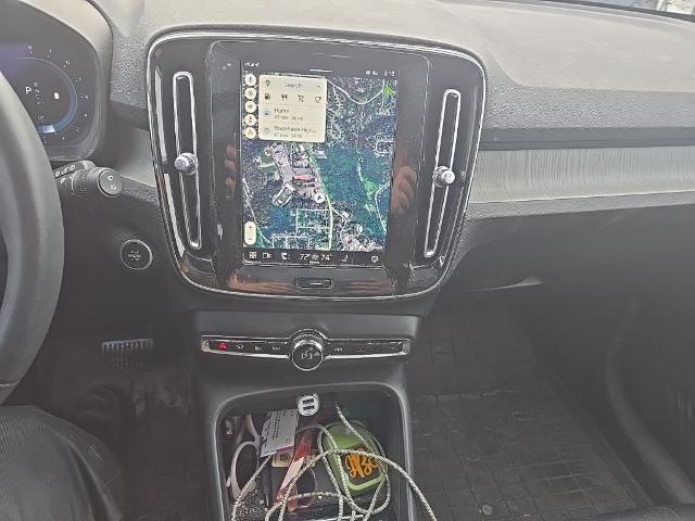 2023 Volvo XC40 B5 Plus Dark Theme