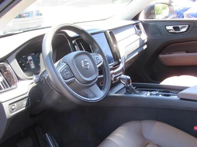 2020 Volvo XC60 T5 Momentum