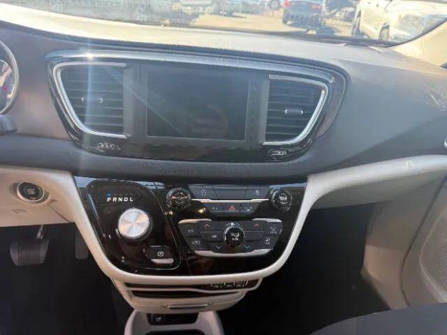 2021 Chrysler Voyager LX