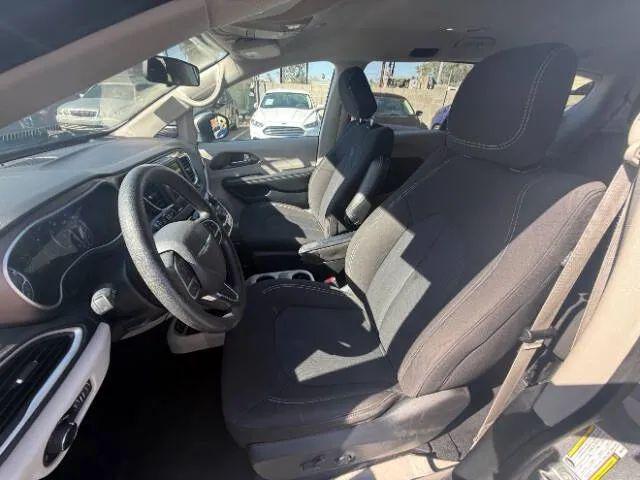 2021 Chrysler Voyager LX