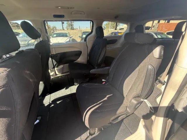 2021 Chrysler Voyager LX