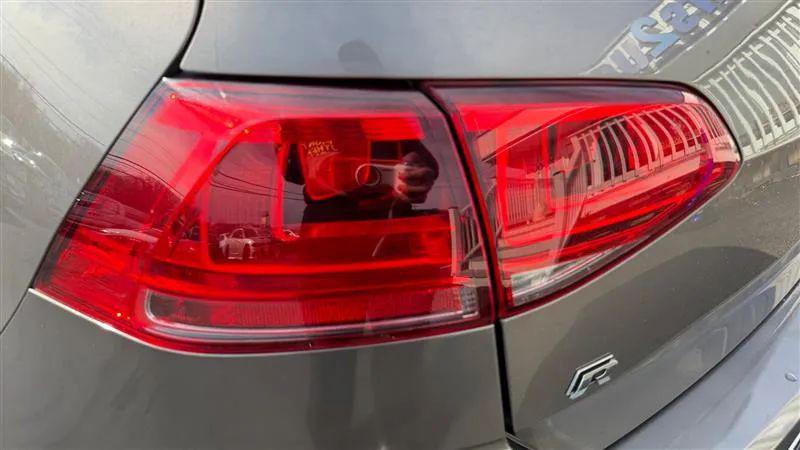 2017 Volkswagen Golf R 4-Door w/DCC & Navigation