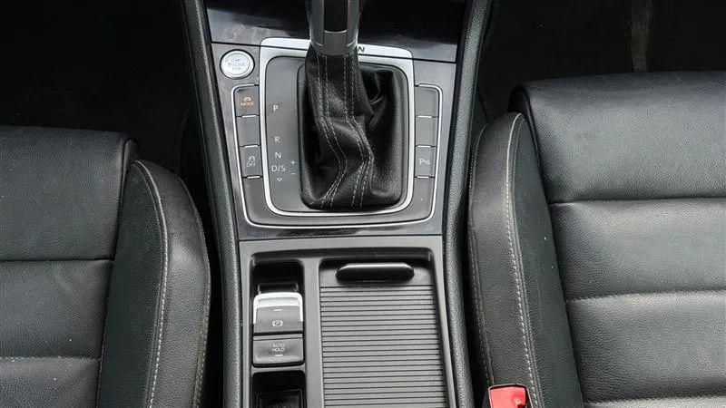 2017 Volkswagen Golf R 4-Door w/DCC & Navigation
