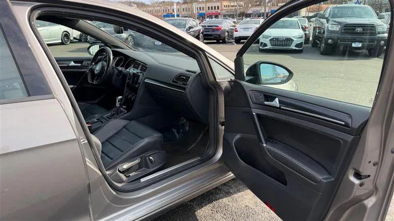 2017 Volkswagen Golf R 4-Door w/DCC & Navigation