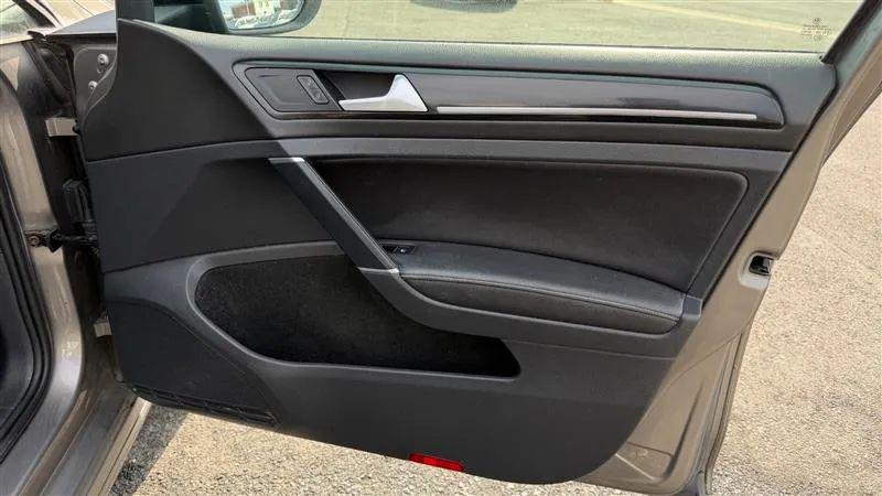 2017 Volkswagen Golf R 4-Door w/DCC & Navigation