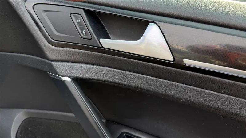 2017 Volkswagen Golf R 4-Door w/DCC & Navigation