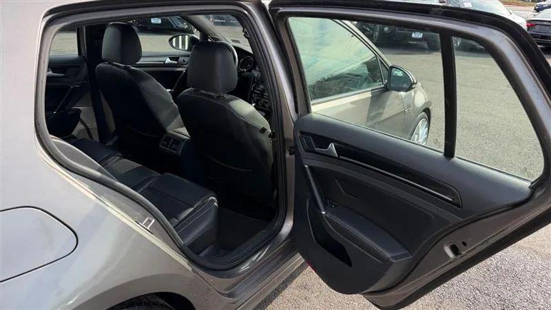 2017 Volkswagen Golf R 4-Door w/DCC & Navigation