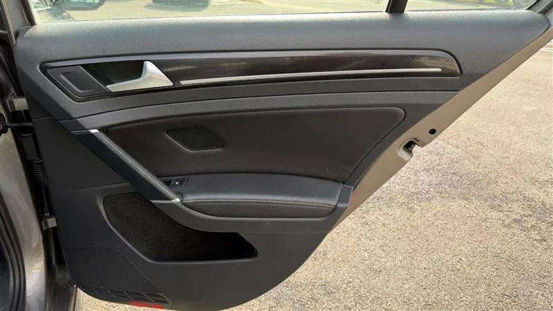 2017 Volkswagen Golf R 4-Door w/DCC & Navigation