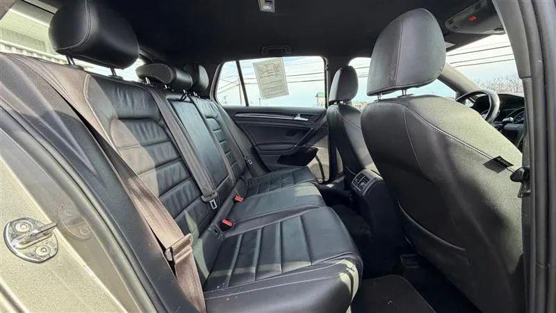 2017 Volkswagen Golf R 4-Door w/DCC & Navigation