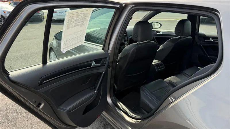 2017 Volkswagen Golf R 4-Door w/DCC & Navigation