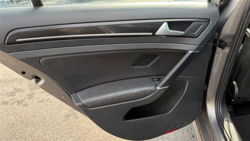 2017 Volkswagen Golf R 4-Door w/DCC & Navigation