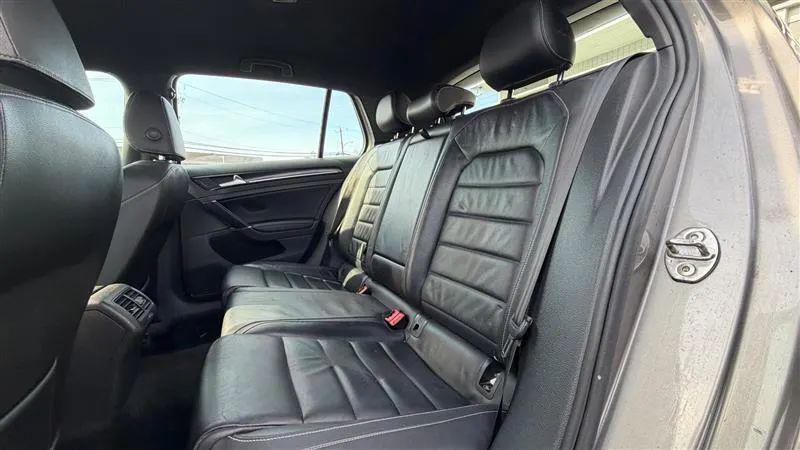 2017 Volkswagen Golf R 4-Door w/DCC & Navigation