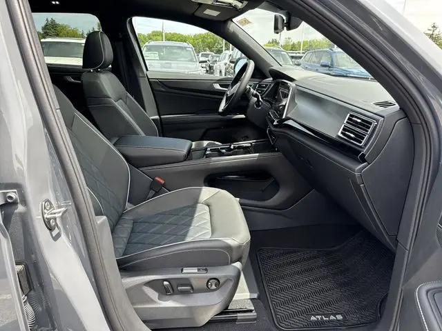 2026 Volkswagen Atlas Cross Sport SEL Premium R-Line