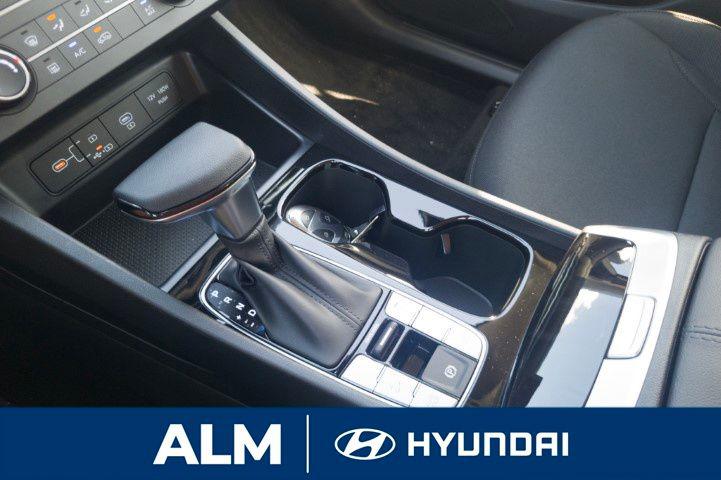 New 2026 Serenity White Pearl HYUNDAI SE FWD image 25