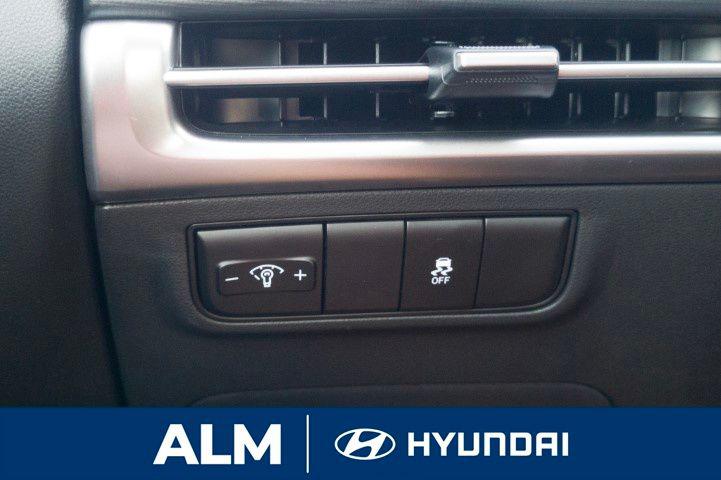 New 2026 Serenity White Pearl HYUNDAI SE FWD image 29