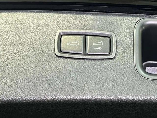 2026 Porsche Macan Unknown