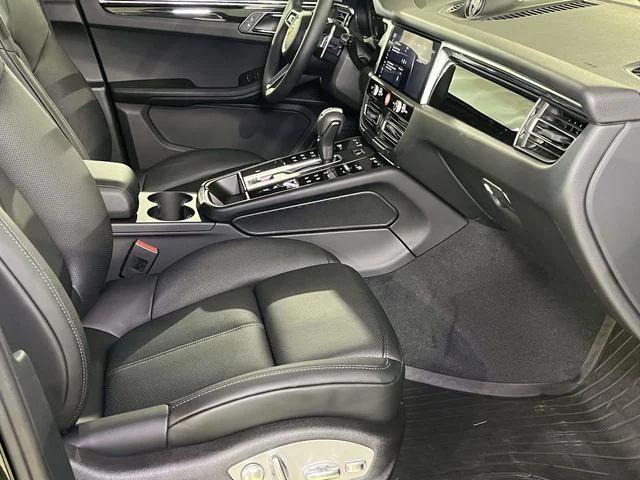 2026 Porsche Macan Unknown