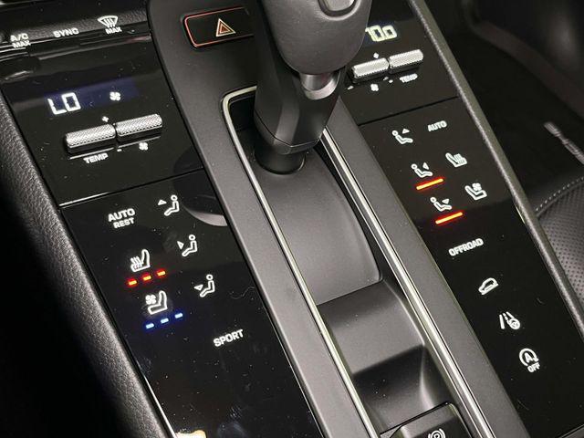 2026 Porsche Macan Unknown