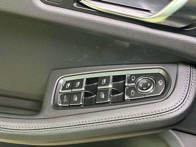 2026 Porsche Macan Unknown