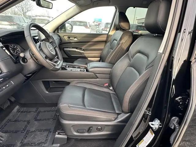 2025 Nissan Pathfinder SL 4WD