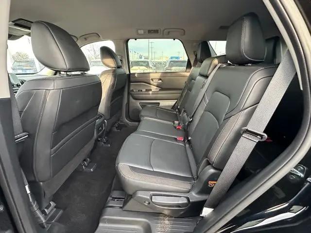 2025 Nissan Pathfinder SL 4WD