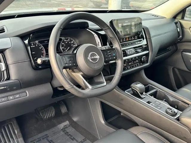 2025 Nissan Pathfinder SL 4WD