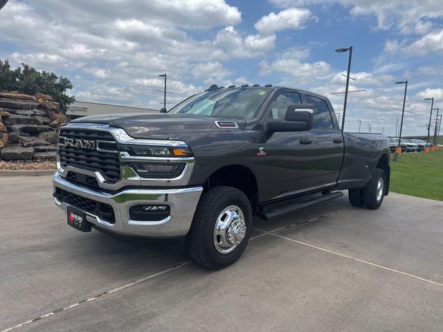 2026 RAM Ram 3500 RAM 3500 TRADESMAN CREW CAB 4X4 8 BOX