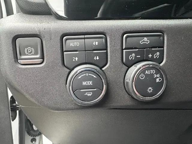 2022 Chevrolet Silverado 1500 4WD Crew Cab Standard Bed LT