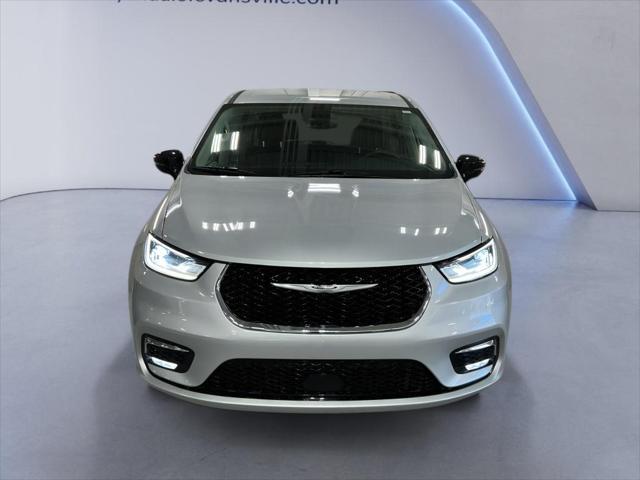 2024 Chrysler Pacifica Touring L for sale in EVANSVILLE, IN