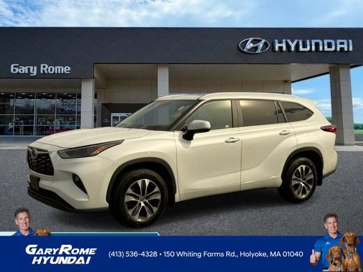 2023 Toyota Highlander XLE for sale in HOLYOKE, MA