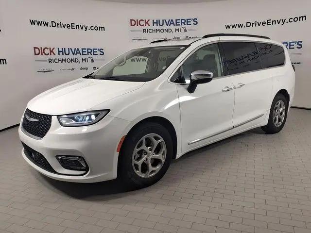 2023 Chrysler Pacifica Limited for sale in Richmond, MI