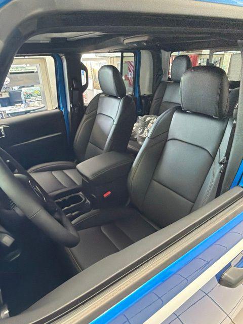 2026 Jeep Gladiator GLADIATOR SAHARA 4X4
