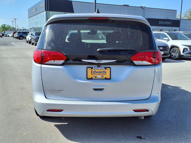 2024 Chrysler Voyager LX
