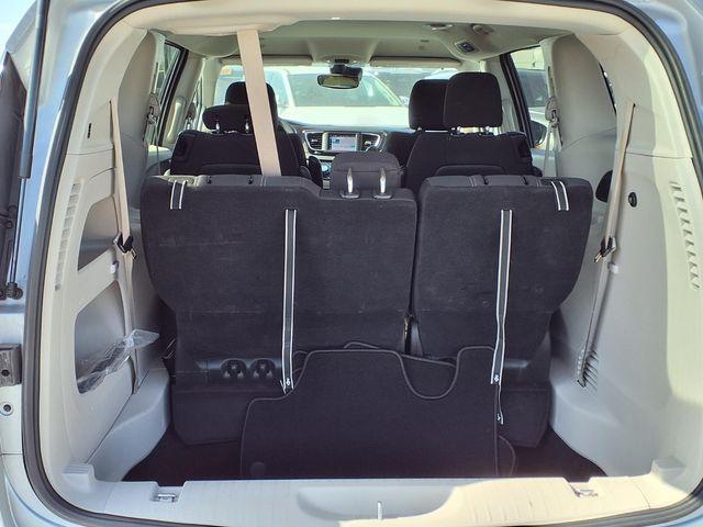 2024 Chrysler Voyager LX