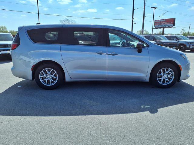 2024 Chrysler Voyager LX