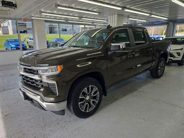 2023 Chevrolet Silverado 1500 4WD Crew Cab Short Bed LT with 2FL