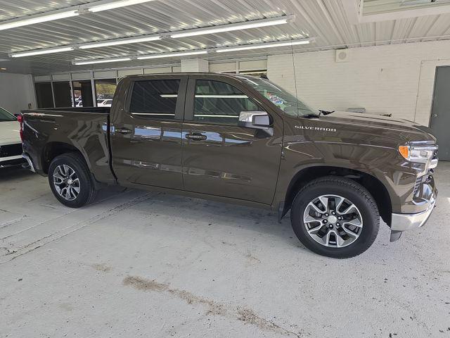2023 Chevrolet Silverado 1500 4WD Crew Cab Short Bed LT with 2FL