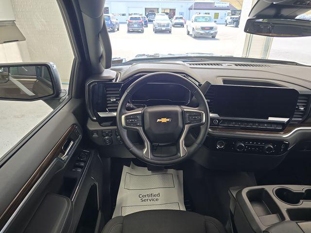2023 Chevrolet Silverado 1500 4WD Crew Cab Short Bed LT with 2FL