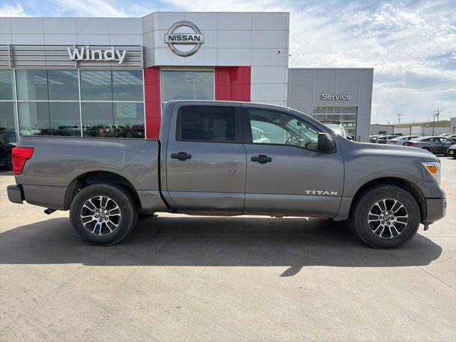 2022 Nissan Titan Crew Cab SV 4x2