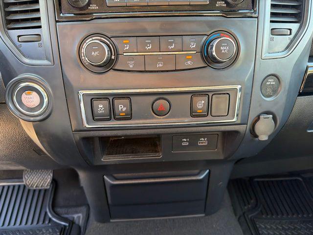 2022 Nissan Titan Crew Cab SV 4x2
