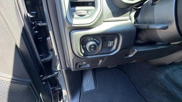 2026 Ram 1500 Express Crew Cab 4x4 5'7" Box