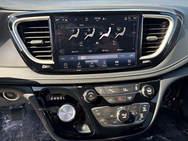 2026 Chrysler Pacifica Select AWD
