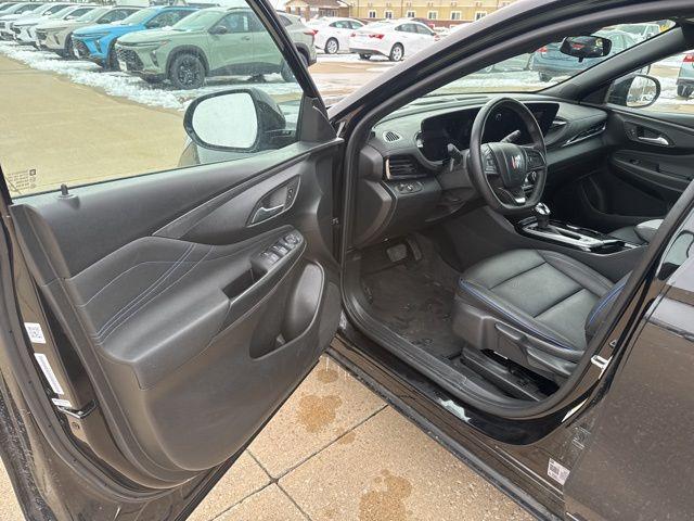 2025 Buick NV Sport Touring FWD