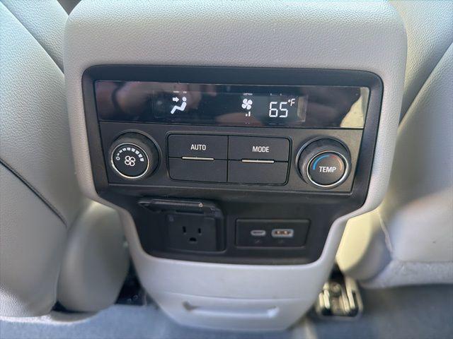 2023 GMC Acadia AWD SLT