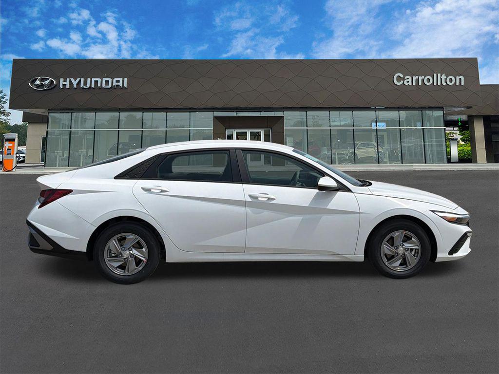New 2026 Serenity White Pearl HYUNDAI SE image 5