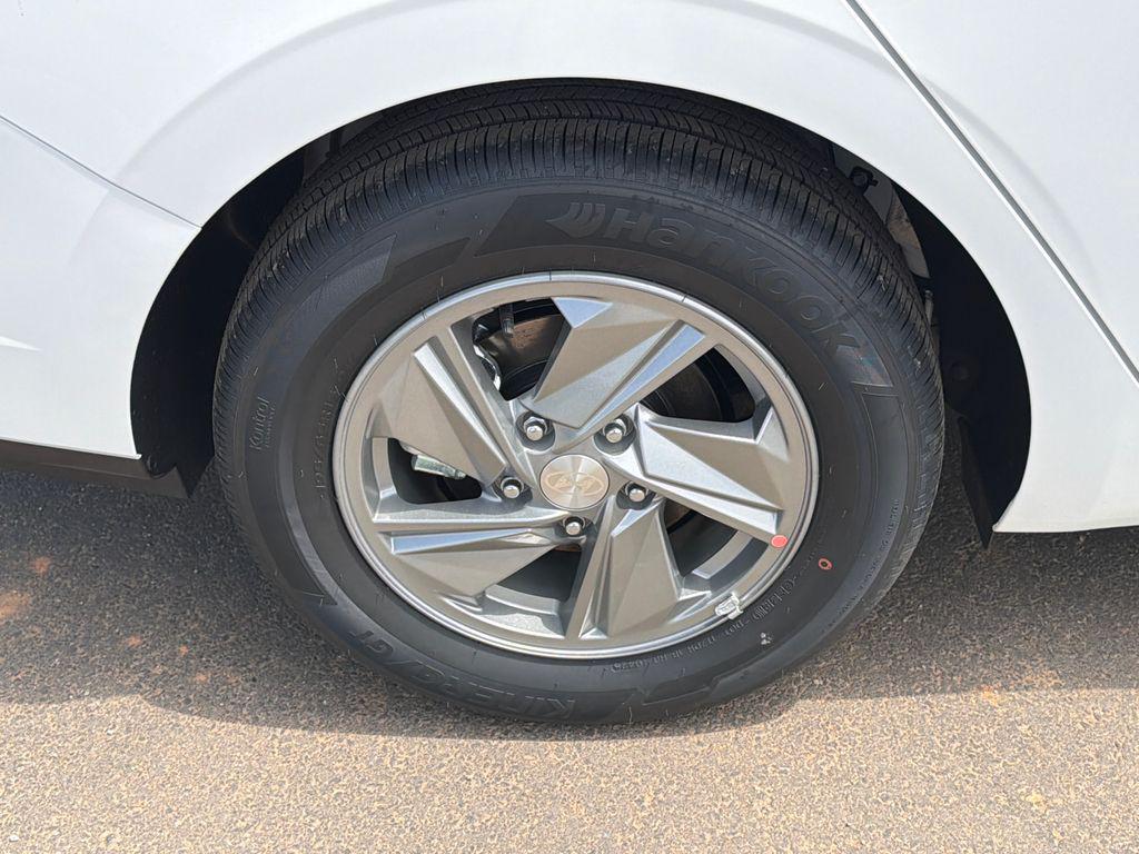 New 2026 Serenity White Pearl HYUNDAI SE image 18